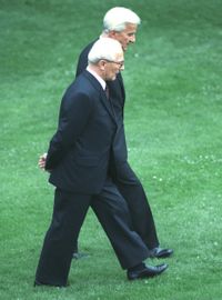 Mit Erich Honecker im Park der Villa Hammerschmidt 1987